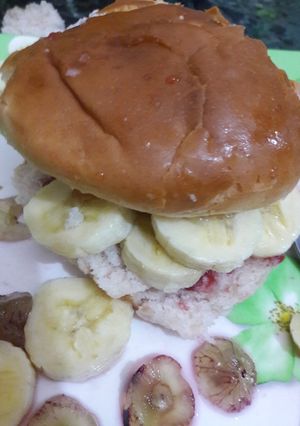 A picture of Fruit jam burger.