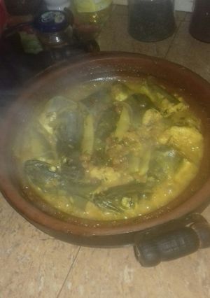 صورة لوصفة سمك الميرلان في الطجين بالبصلة والزبيب