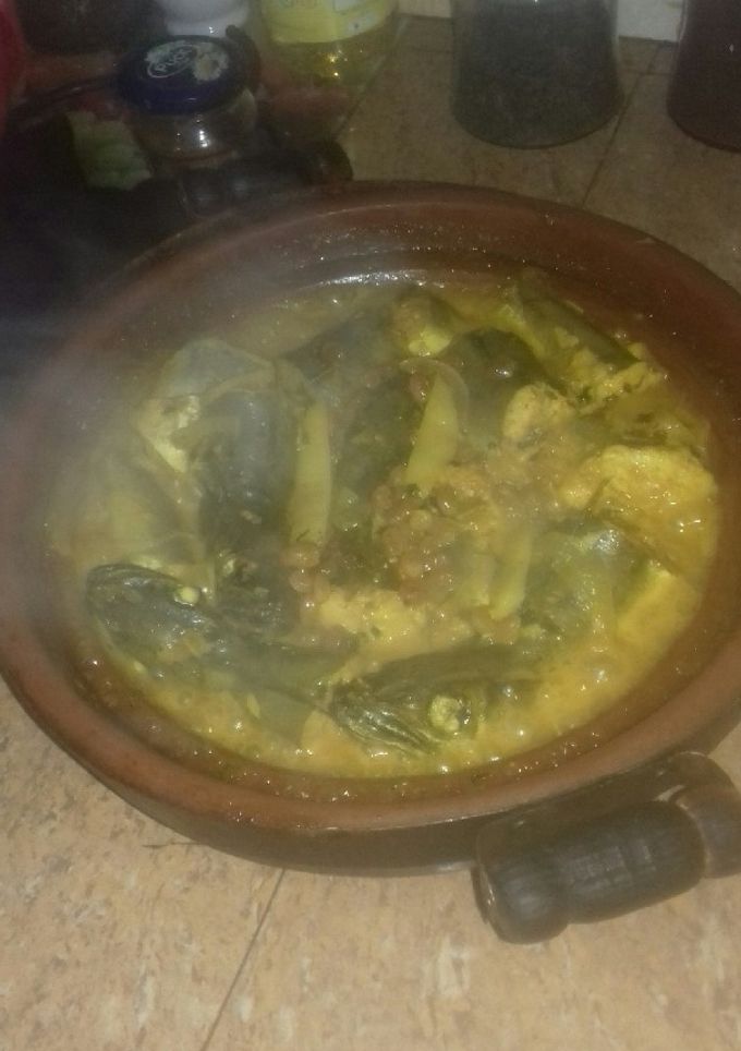صورة لوصفة سمك الميرلان في الطجين بالبصلة والزبيب