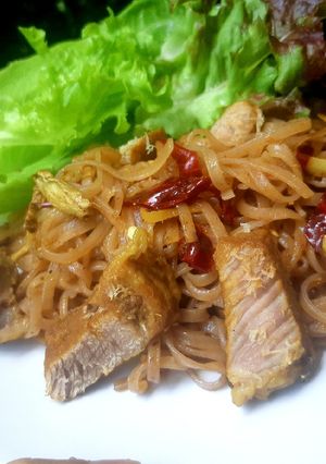รูปของ เส้นเล็กแกงฮังเลคั่วแห้ง #leftovermakeover #upcycle no.8