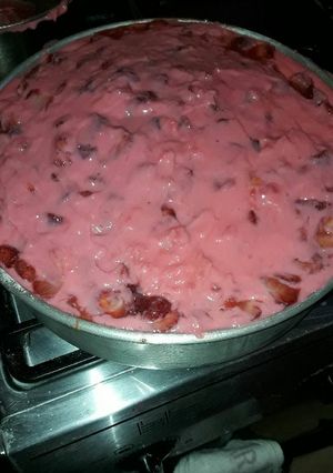 Una foto de Kuchen de frutilla y crema pastelera