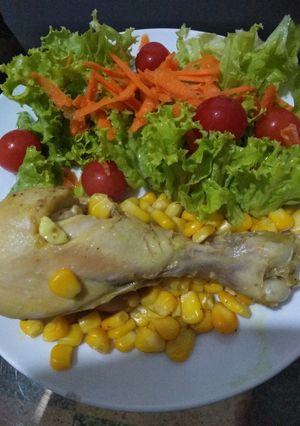 Una foto de Pollo al curry con maíz