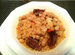 Foto principal de Potaje de garbanzos con col y verduras