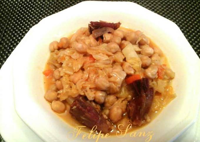 Potaje de garbanzos con col y verduras Receta de Felipe Sanz- Cookpad