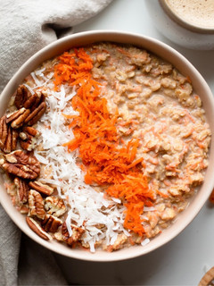 Una foto de Carrot and banana oats