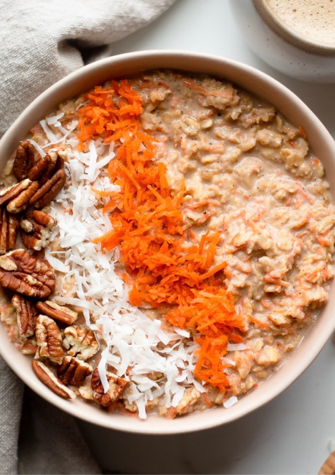 Una foto de Carrot and banana oats