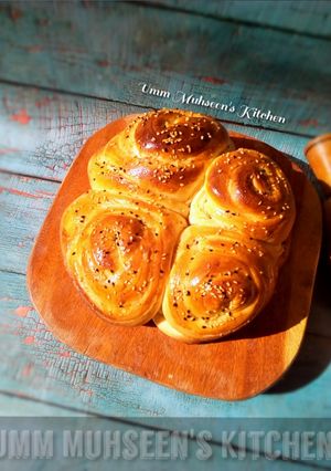 A picture of Rose bread.
