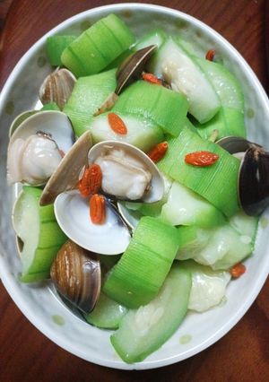 枸杞絲瓜炒蛤蠣 的食譜成品照片