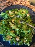Ensalada de hojas verdes (rúcula, lechuga francesa y pollo)