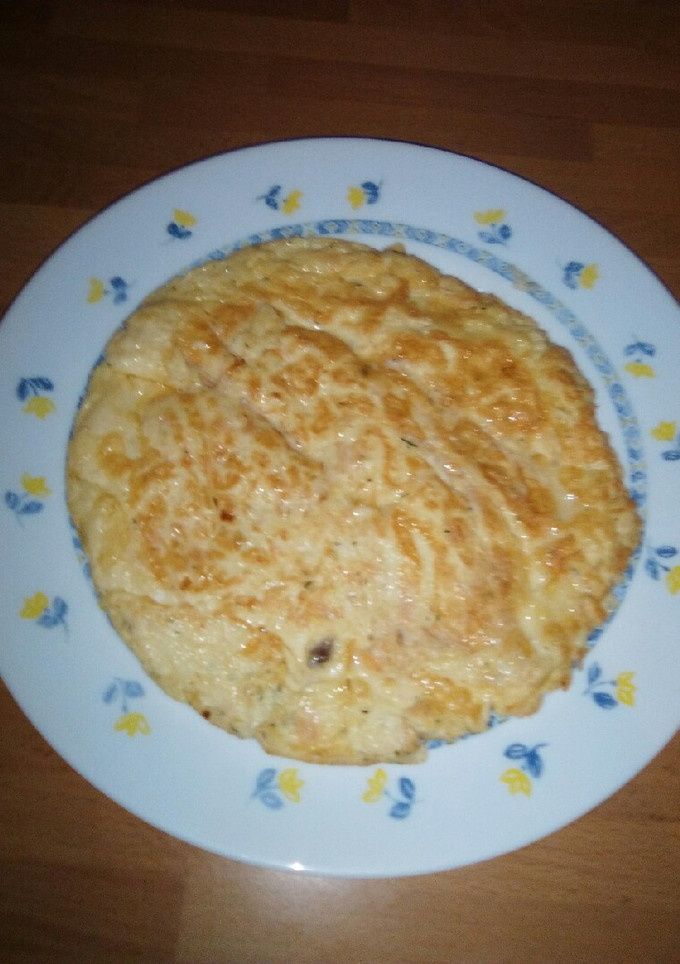 Una foto de Tortilla de salmón y quesitos