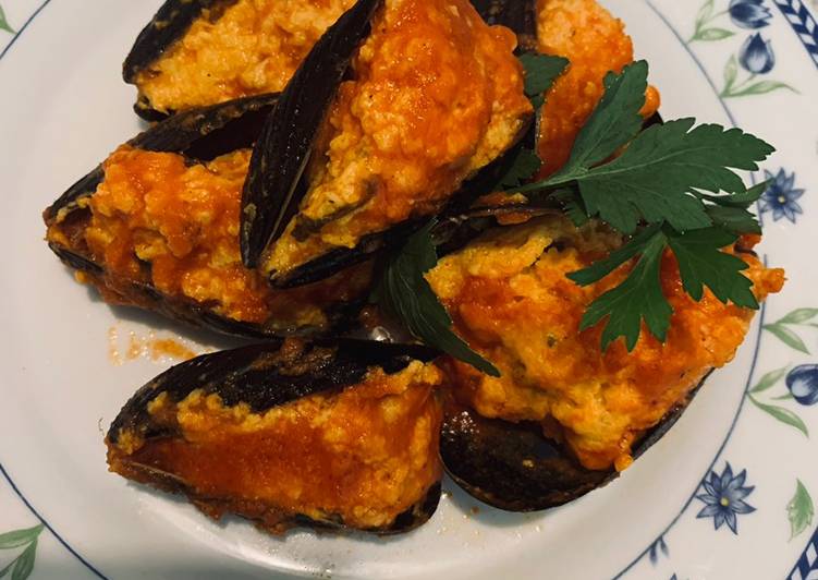 Cozze ripiene al sugo di pomodoro