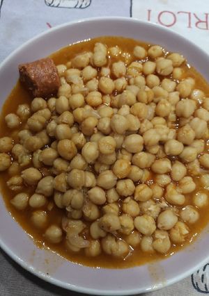 Una foto de Potaje de garbanzos con chorizo
