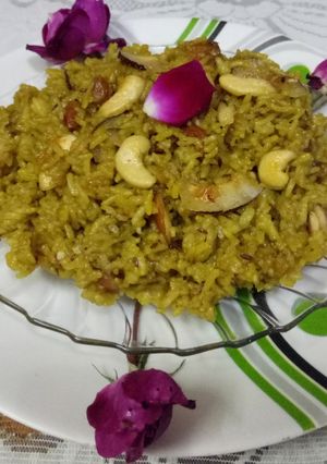 A picture of Zarda (jaggery rice pulav).