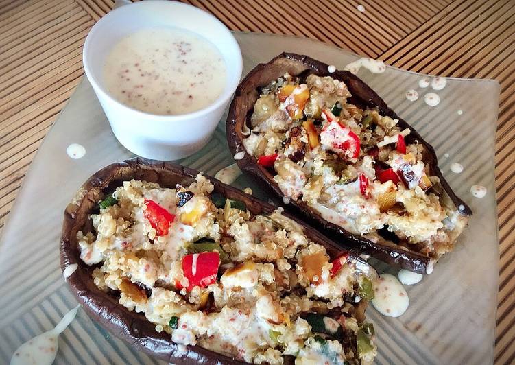 Berenjenas rellenas de quinoa con salsa de yogur, miel y mostaza