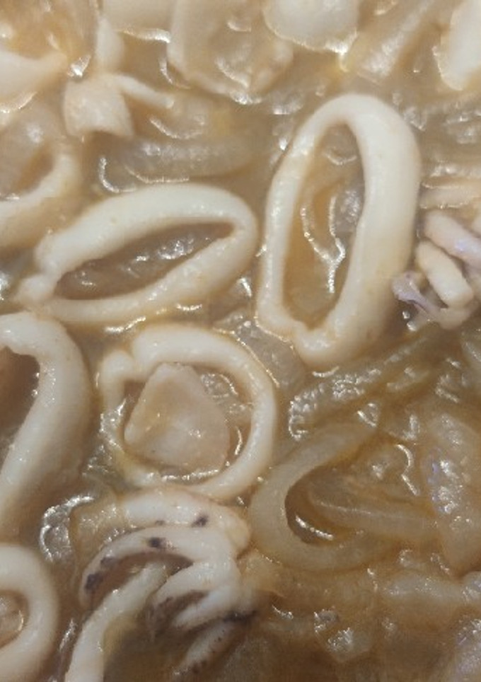 Una foto de Calamares encebollados