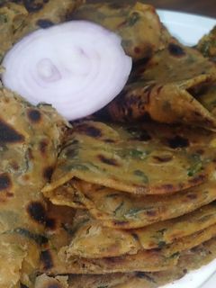 A picture of Methi Laccha Paratha (Layered Fenugreek Parathas).