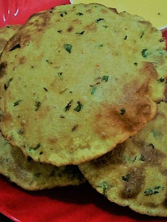 आलू पूरी (Aloo puri recipe in Hindi) रेसिपी मुख्य फोटो