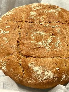 Une photo de PAIN COCOTTE À LA FARINE COMPLÈTE 🍞