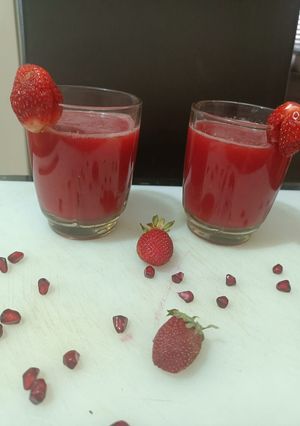 સ્ટ્રોબેરી દાડમનું જ્યુસ (Strawberry Pomegranate Juice Recipe In Gujarati) રેસીપી મુખ્ય ફોટો