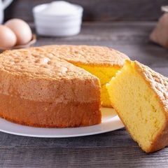A picture of Tittle: vanilla sponge cake.