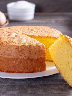 A picture of Tittle: vanilla sponge cake.