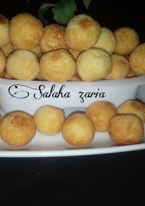A picture of Coconut fried milk candy.