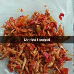 A picture of Sambal goreng teri.