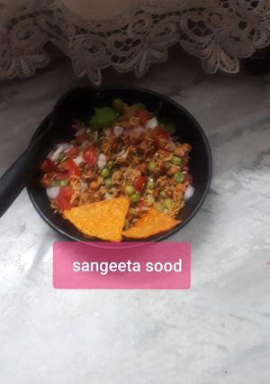 A picture of Sprouts peas karari Bhel.