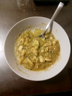 Una foto de Pollo con cerveza verde
