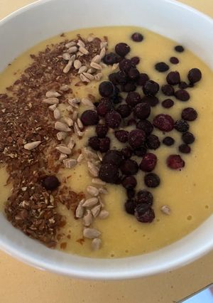 Ananász-Smoothie Tál áfonyával recept fotója