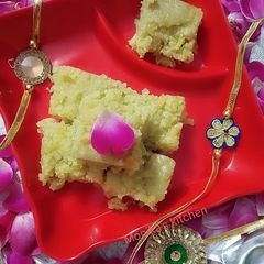 A picture of Bottle gaurd burfi.