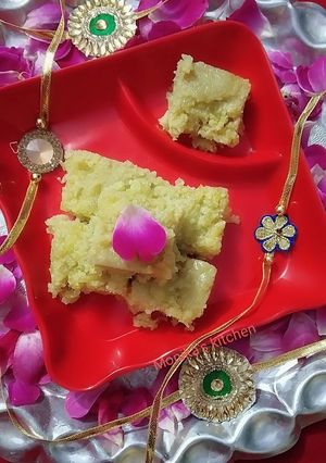 A picture of Bottle gaurd burfi.