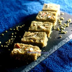 A picture of Green moong dal barfi.