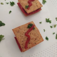 A picture of Mathri Sandwich Bites.