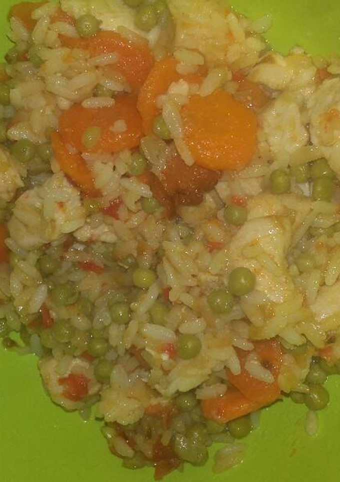 Una foto de Arroz con pollo de verduras
