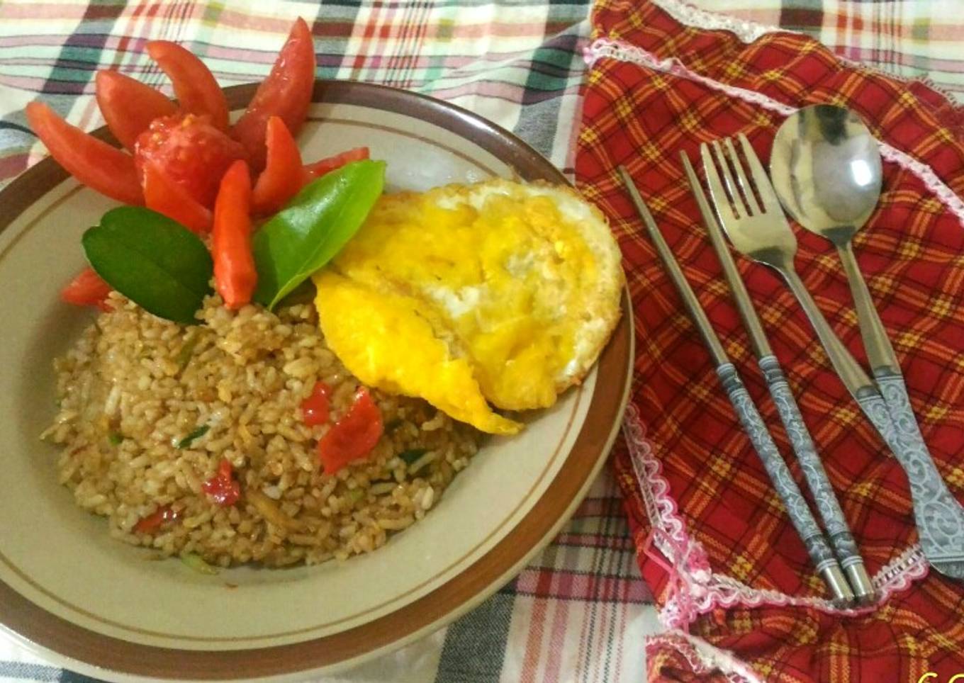 Cara Gampang Menyiapkan Nasi Goreng Daun Jeruk Teri Nasi, Lezat Sekali