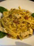 Fettuccine Alfredo con pollo y bacon