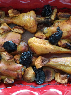 Una foto de Pollo con cerveza manzana y ciruela pasa