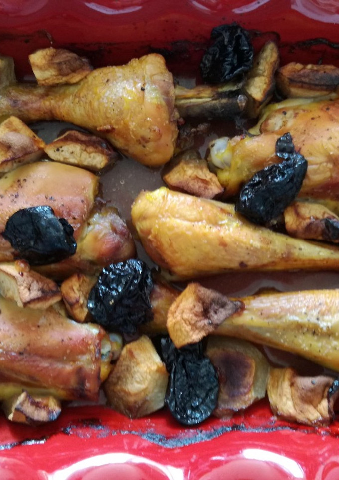 Una foto de Pollo con cerveza manzana y ciruela pasa