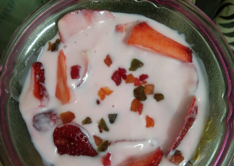 Recipe of Super Quick Homemade Strawberries in custard sauce