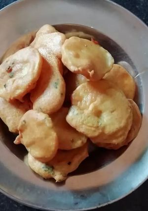 आलू पकोड़े (Aloo pakode recipe in Hindi) रेसिपी मुख्य फोटो