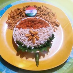 A picture of Murmura namkeen chat.