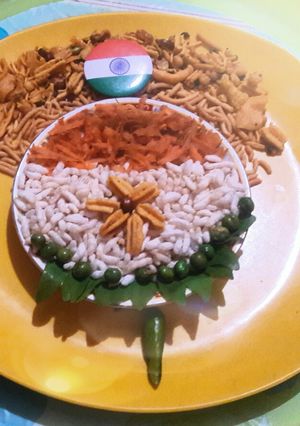 A picture of Murmura namkeen chat.
