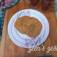 A picture of Jowar Pooris.