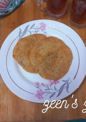 A picture of Jowar Pooris.