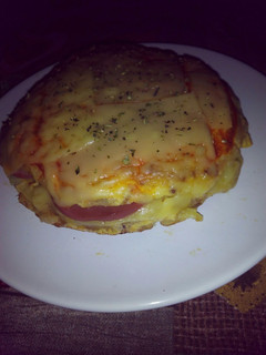 Una foto de Tortilla de patatas rellena "Tortipizza"