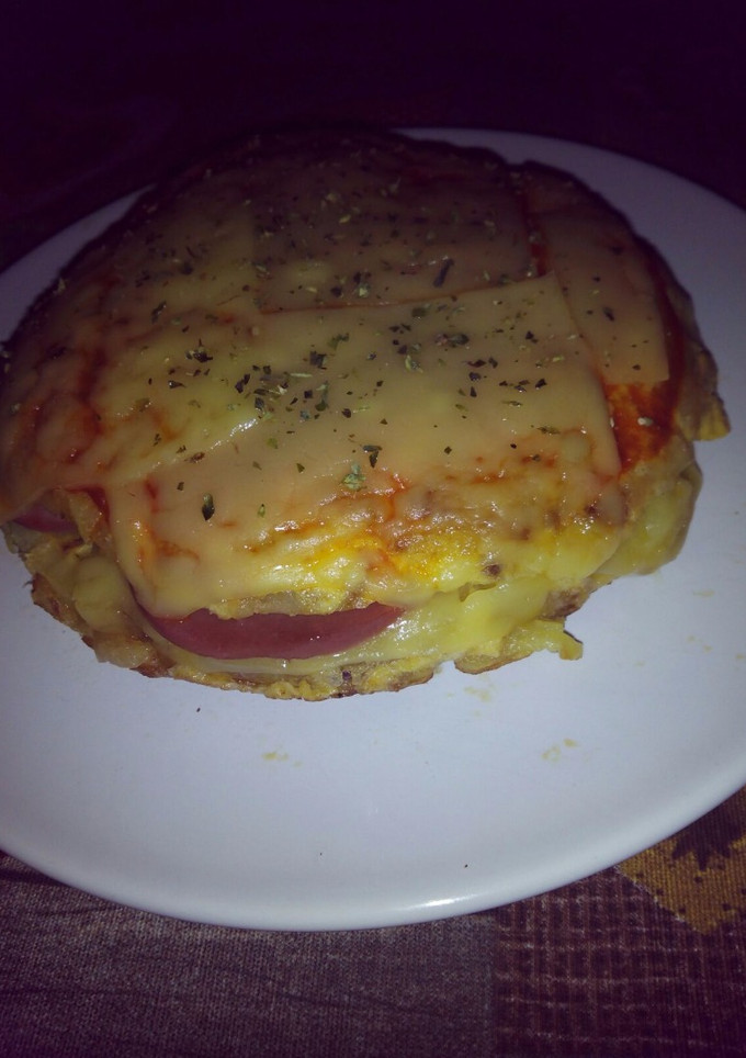 Una foto de Tortilla de patatas rellena "Tortipizza"