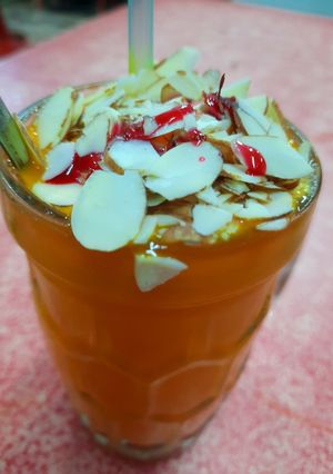 A picture of Mango dryfruit shake.