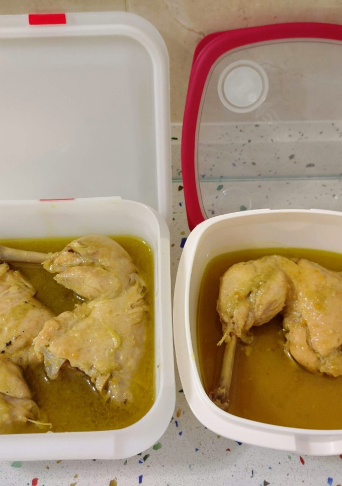 Una foto de Traseros de pollo en salsa para guardar en congelador