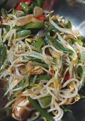 Foto resep Oseng Kecambah+kembang Brambang (Bawang Merah)